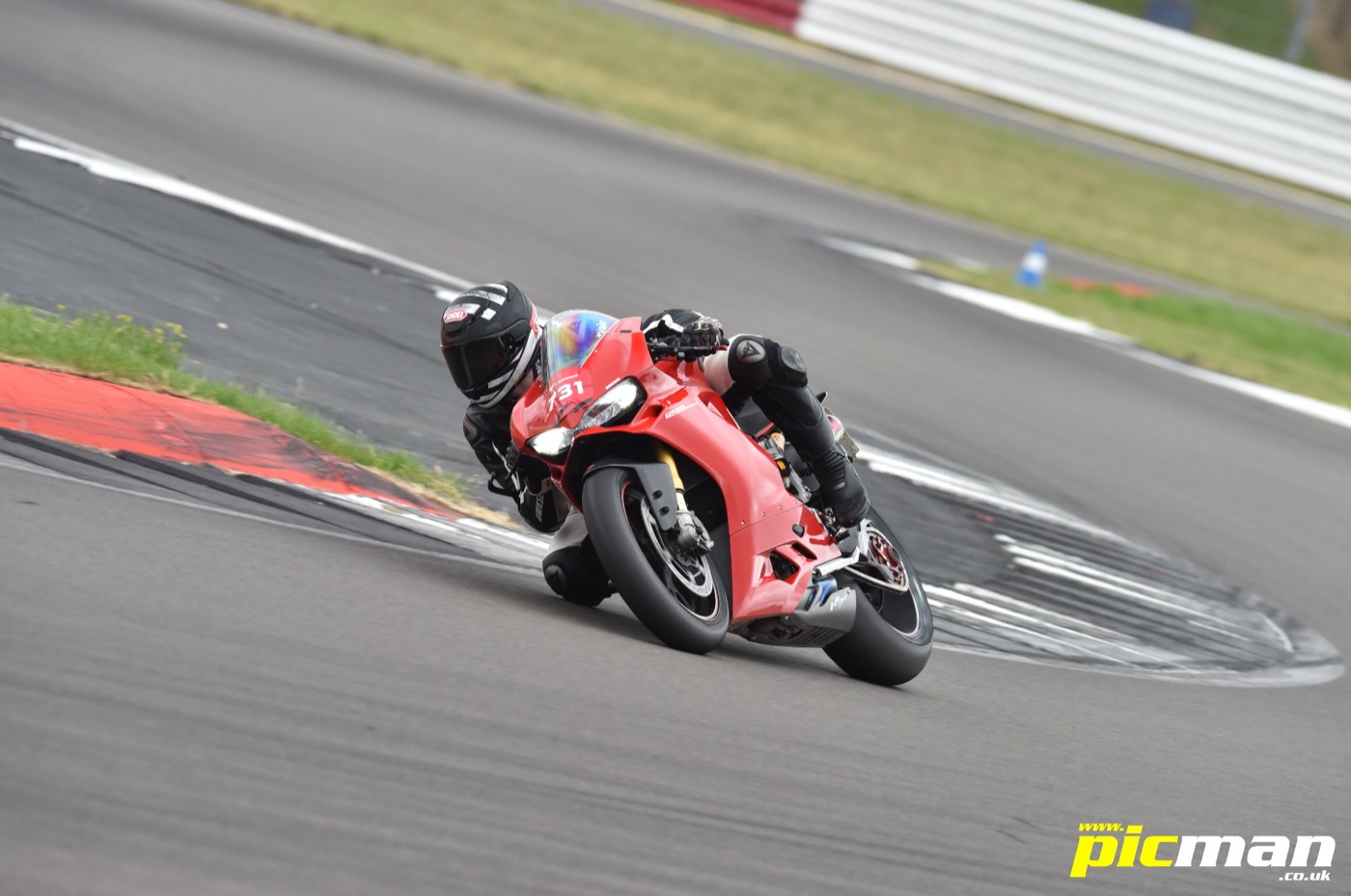 Seán riding a superbike on track